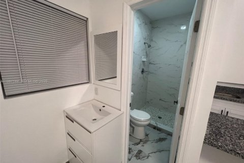 Immobilier commercial à louer à Miami Gardens, Floride: 55.74 m2 № 2168615 - photo 9