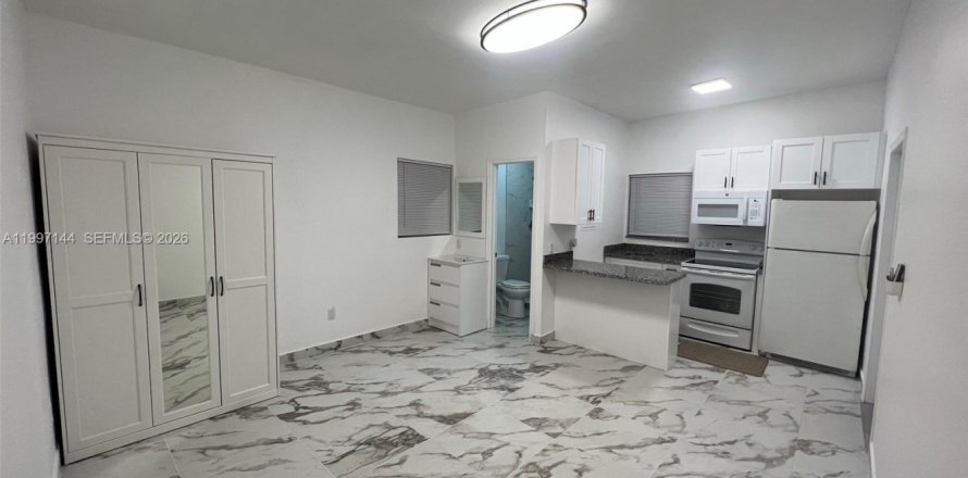 Immobilier commercial à Miami Gardens, Floride 55.74 m2 № 2168615