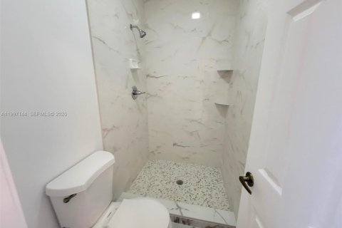 Immobilier commercial à louer à Miami Gardens, Floride: 55.74 m2 № 2168615 - photo 10