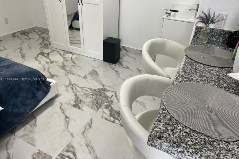 Immobilier commercial à louer à Miami Gardens, Floride: 55.74 m2 № 2168615 - photo 8