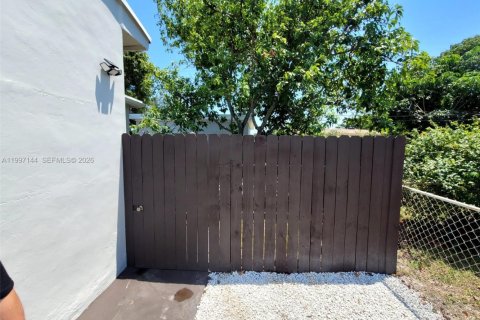 Immobilier commercial à louer à Miami Gardens, Floride: 55.74 m2 № 2168615 - photo 12