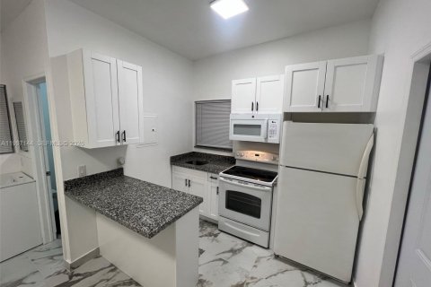 Immobilier commercial à louer à Miami Gardens, Floride: 55.74 m2 № 2168615 - photo 6