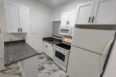 Immobilier commercial à louer à Miami Gardens, Floride: 55.74 m2 № 2168615 - photo 7