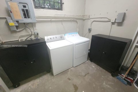 Immobilier commercial à louer à Miami Gardens, Floride: 55.74 m2 № 2168615 - photo 13
