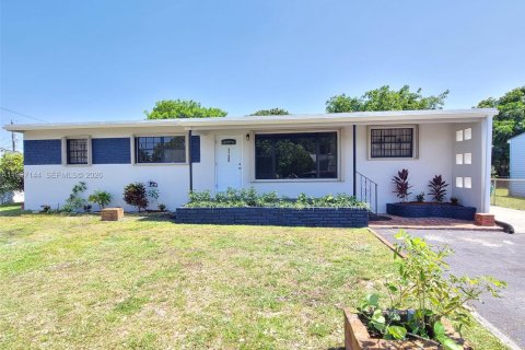 Immobilier commercial à louer à Miami Gardens, Floride: 55.74 m2 № 2168615 - photo 14