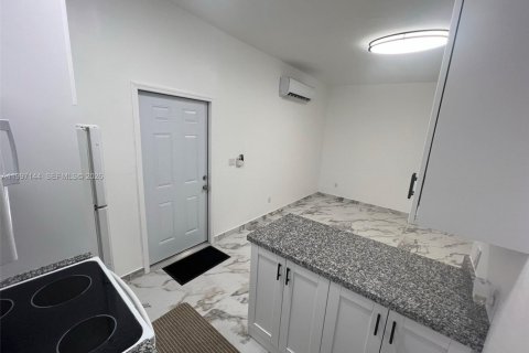Immobilier commercial à louer à Miami Gardens, Floride: 55.74 m2 № 2168615 - photo 4
