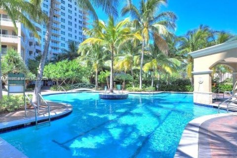 Снять в аренду кондоминиум в Авентура, Флорида 2 спальни, 115.66м2, № 1929523 - фото 11