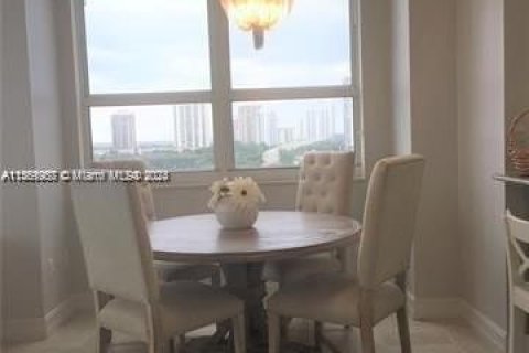 Снять в аренду кондоминиум в Авентура, Флорида 2 спальни, 115.66м2, № 1929523 - фото 4