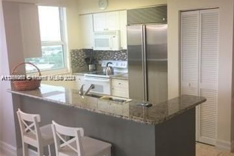 Снять в аренду кондоминиум в Авентура, Флорида 2 спальни, 115.66м2, № 1929523 - фото 5