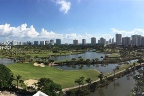 Снять в аренду кондоминиум в Авентура, Флорида 2 спальни, 115.66м2, № 1929523 - фото 1