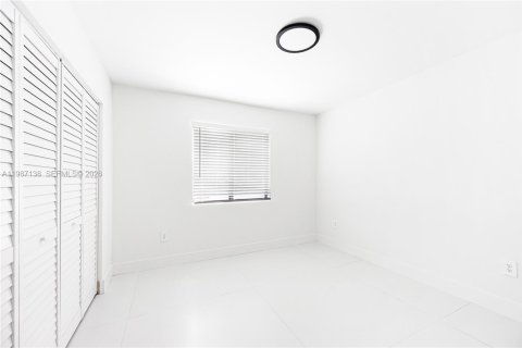 Commercial property in Miami, Florida 140.47 sq.m. № 2047688 - photo 21