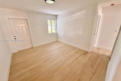 Immobilier commercial à vendre à Miami, Floride: 140.47 m2 № 2047688 - photo 6