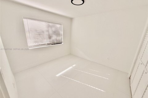 Immobilier commercial à vendre à Miami, Floride: 140.47 m2 № 2047688 - photo 12