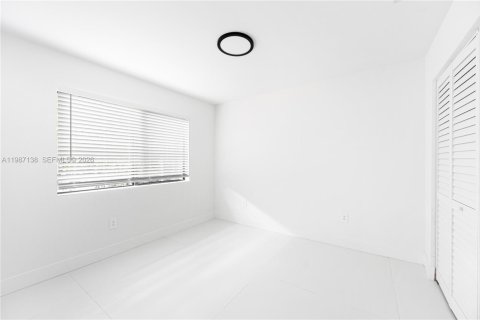 Commercial property in Miami, Florida 140.47 sq.m. № 2047688 - photo 22