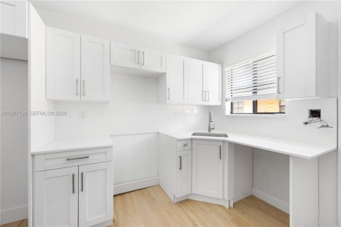 Commercial property in Miami, Florida 140.47 sq.m. № 2047688 - photo 14