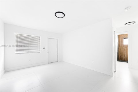 Commercial property in Miami, Florida 140.47 sq.m. № 2047688 - photo 20