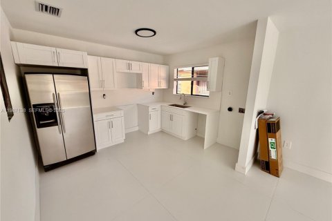 Immobilier commercial à vendre à Miami, Floride: 140.47 m2 № 2047688 - photo 3