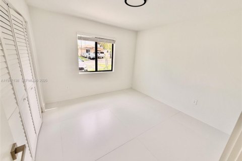 Immobilier commercial à vendre à Miami, Floride: 140.47 m2 № 2047688 - photo 11