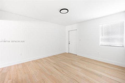 Commercial property in Miami, Florida 140.47 sq.m. № 2047688 - photo 13