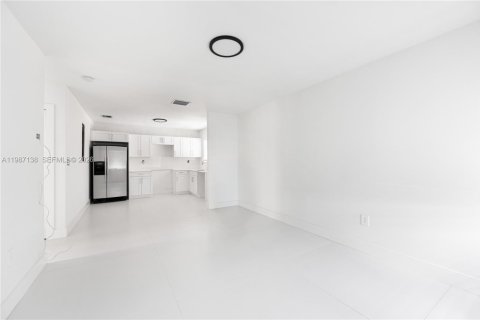 Commercial property in Miami, Florida 140.47 sq.m. № 2047688 - photo 15