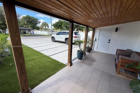 Villa ou maison à vendre à Pompano Beach, Floride: 4 chambres № 1946170 - photo 4