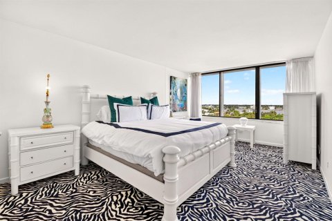 Condo in South Palm Beach, Florida, 2 bedrooms № 2246535 - photo 16