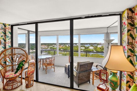Condo in South Palm Beach, Florida, 2 bedrooms № 2246535 - photo 6