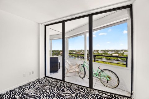 Condo in South Palm Beach, Florida, 2 bedrooms № 2246535 - photo 24