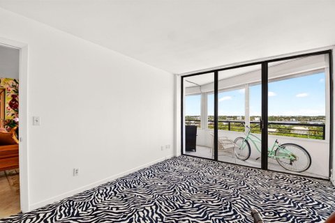 Condo in South Palm Beach, Florida, 2 bedrooms № 2246535 - photo 22