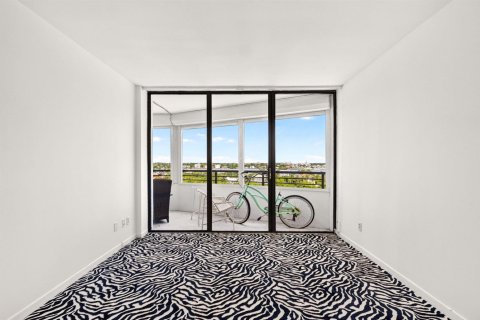 Condo in South Palm Beach, Florida, 2 bedrooms № 2246535 - photo 21