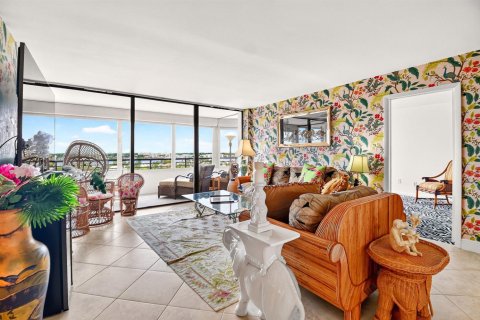 Condo in South Palm Beach, Florida, 2 bedrooms № 2246535 - photo 5