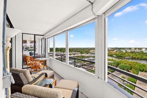 Condo in South Palm Beach, Florida, 2 bedrooms № 2246535 - photo 28