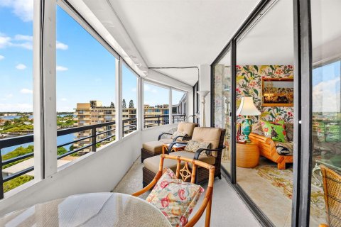 Condo in South Palm Beach, Florida, 2 bedrooms № 2246535 - photo 25