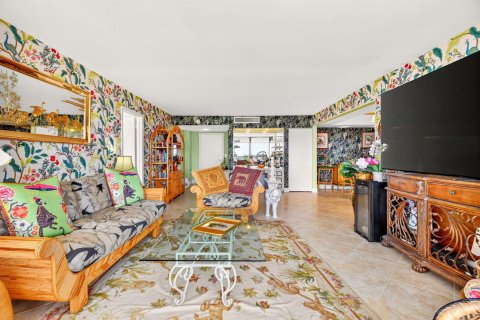 Condo in South Palm Beach, Florida, 2 bedrooms № 2246535 - photo 7
