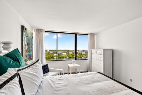 Condo in South Palm Beach, Florida, 2 bedrooms № 2246535 - photo 17