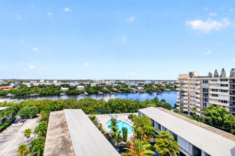 Condo in South Palm Beach, Florida, 2 bedrooms № 2246535 - photo 29