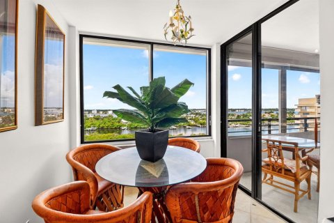 Condo in South Palm Beach, Florida, 2 bedrooms № 2246535 - photo 14