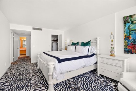 Condo in South Palm Beach, Florida, 2 bedrooms № 2246535 - photo 20