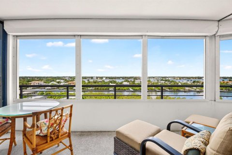 Condo in South Palm Beach, Florida, 2 bedrooms № 2246535 - photo 26