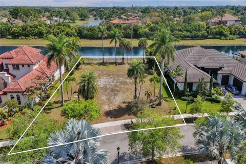 Terreno en venta en Weston, Florida № 1897380 - foto 1