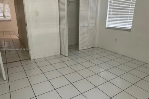 Купить кондоминиум в Майами, Флорида 2 спальни, 71.53м2, № 2053640 - фото 2