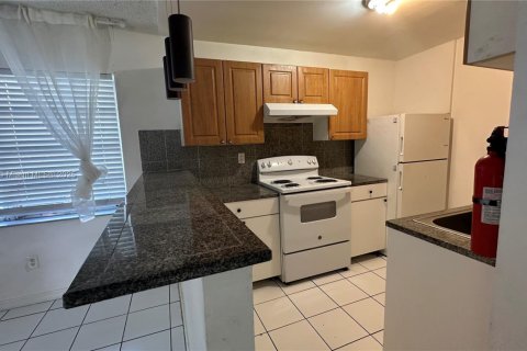 Купить кондоминиум в Майами, Флорида 2 спальни, 71.53м2, № 2053640 - фото 5