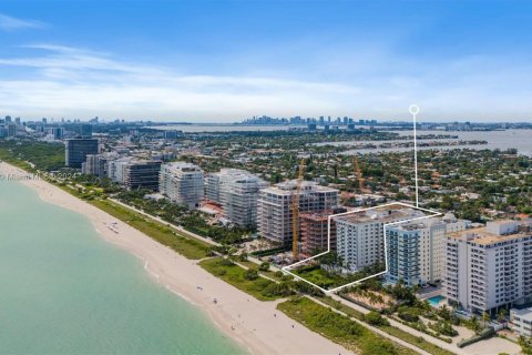 Condo in Surfside, Florida, 1 bedroom  № 1862225 - photo 16