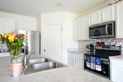 House in Tavares, Florida 5 bedrooms, 241.64 sq.m. № 1736600 - photo 12