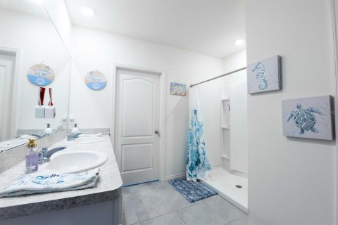 House in Tavares, Florida 5 bedrooms, 241.64 sq.m. № 1736600 - photo 20