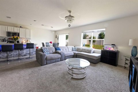 House in Tavares, Florida 5 bedrooms, 241.64 sq.m. № 1736600 - photo 14