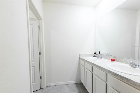 House in Tavares, Florida 5 bedrooms, 241.64 sq.m. № 1736600 - photo 26