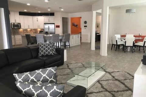House in Orlando, Florida 4 bedrooms, 258.83 sq.m. № 1529202 - photo 9