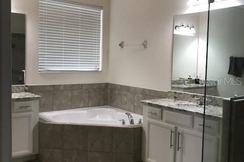 House in Orlando, Florida 4 bedrooms, 258.83 sq.m. № 1529202 - photo 28