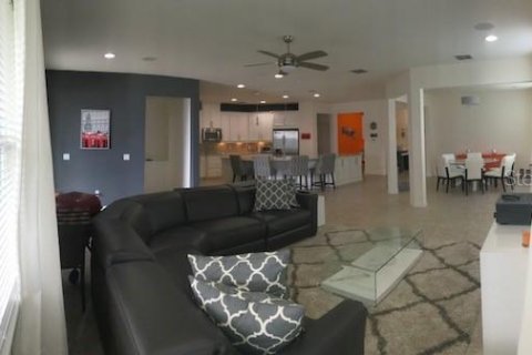 House in Orlando, Florida 4 bedrooms, 258.83 sq.m. № 1529202 - photo 8